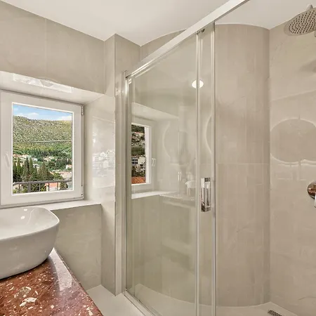 Royal Stone-1min Walk To The Villa *