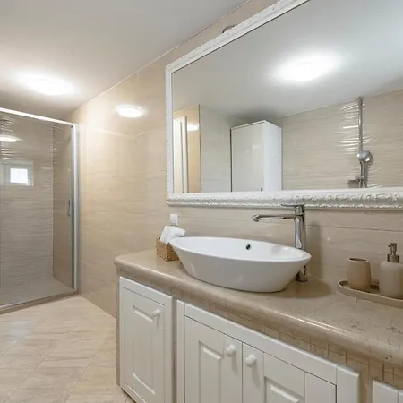 Villa Royal Stone-1min Walk To The